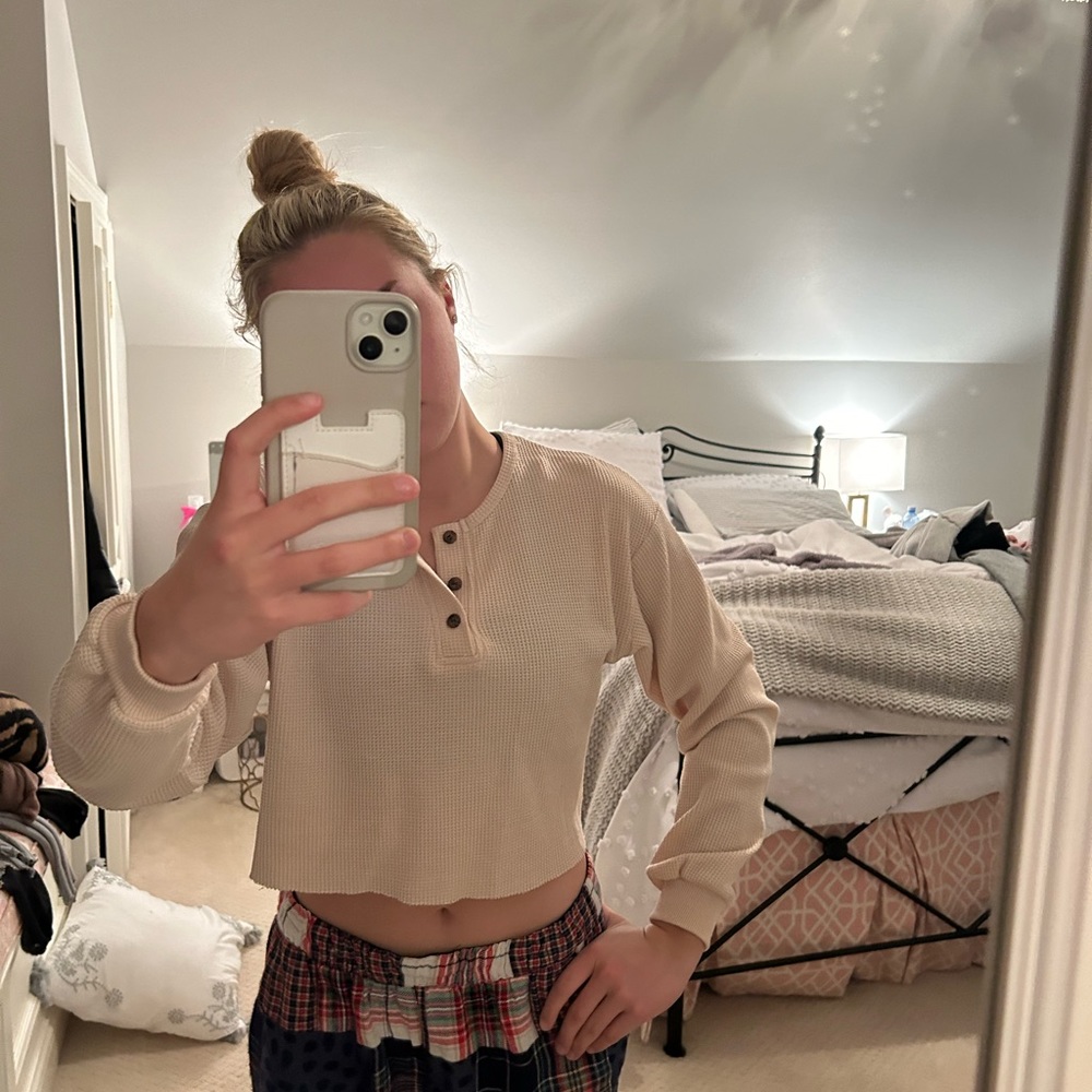 Princess Poly Cropped Sweater - Picture 4 of 4